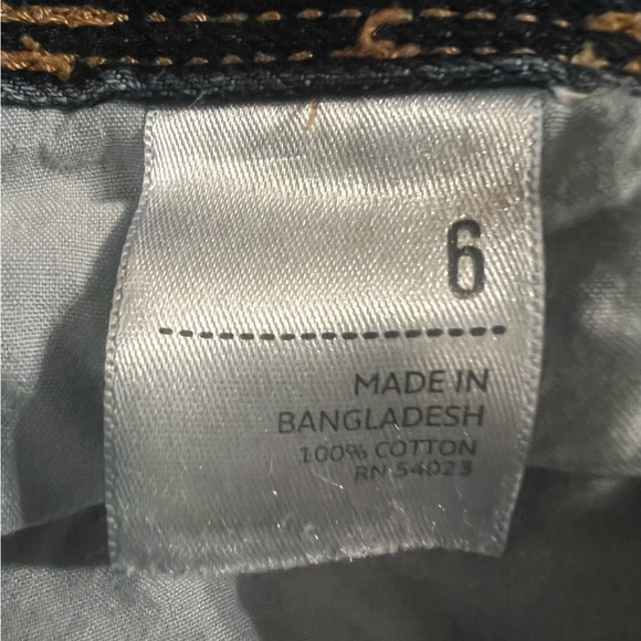 Very light weight Old Navy denim skirt - Picture 3 of 3